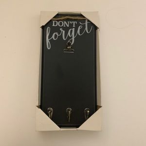 Don’t Forget wall hanger Chalkboard 1 clip/3 Hooks for convenience Size 13x6 New
